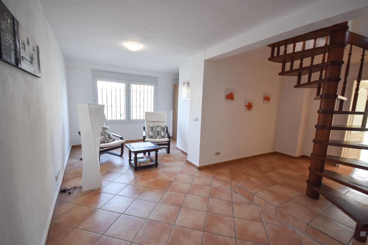 Casa de férias In The Second Line, Modern Beachfront In Costabella,