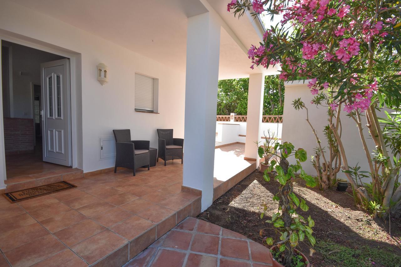 Casa de férias In The Second Line, Modern Beachfront In Costabella, *