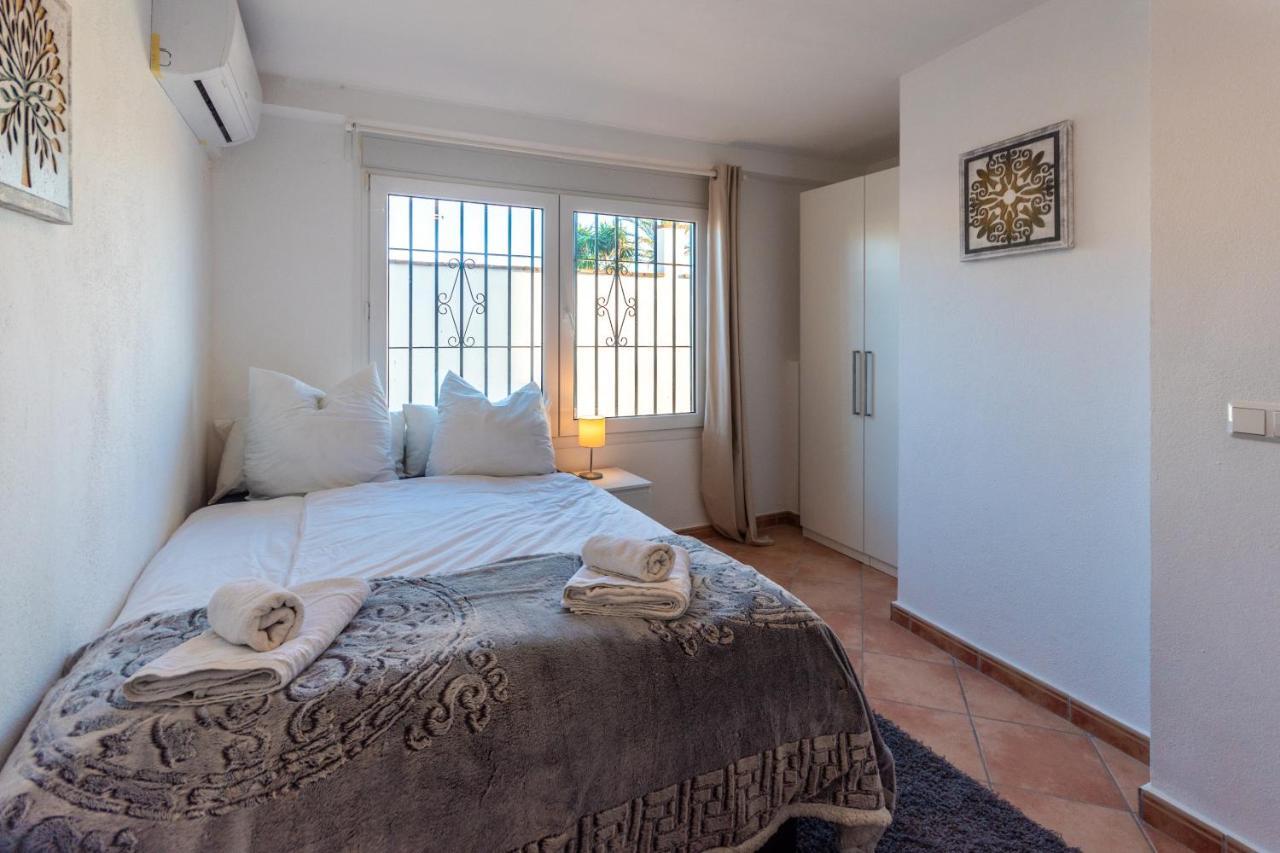 Casa de férias In The Second Line, Modern Beachfront In Costabella, Marbella
